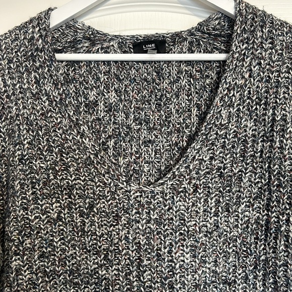 LINE V Neck sweater - M - Picture 1 of 5